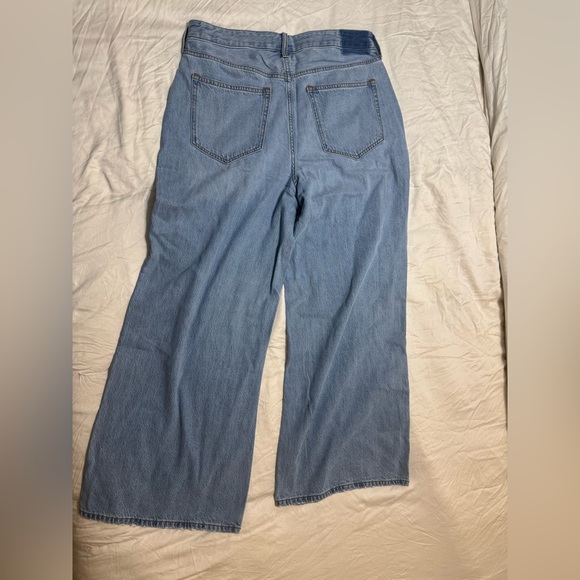 A&F Curve Love High Rise Wide Leg Jean - Picture 6 of 6